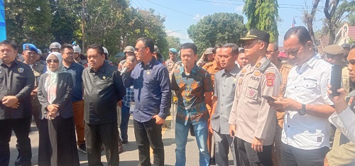 Ini Tuntutan Massa Unjuk Rasa di Kantor DPRD Lahat