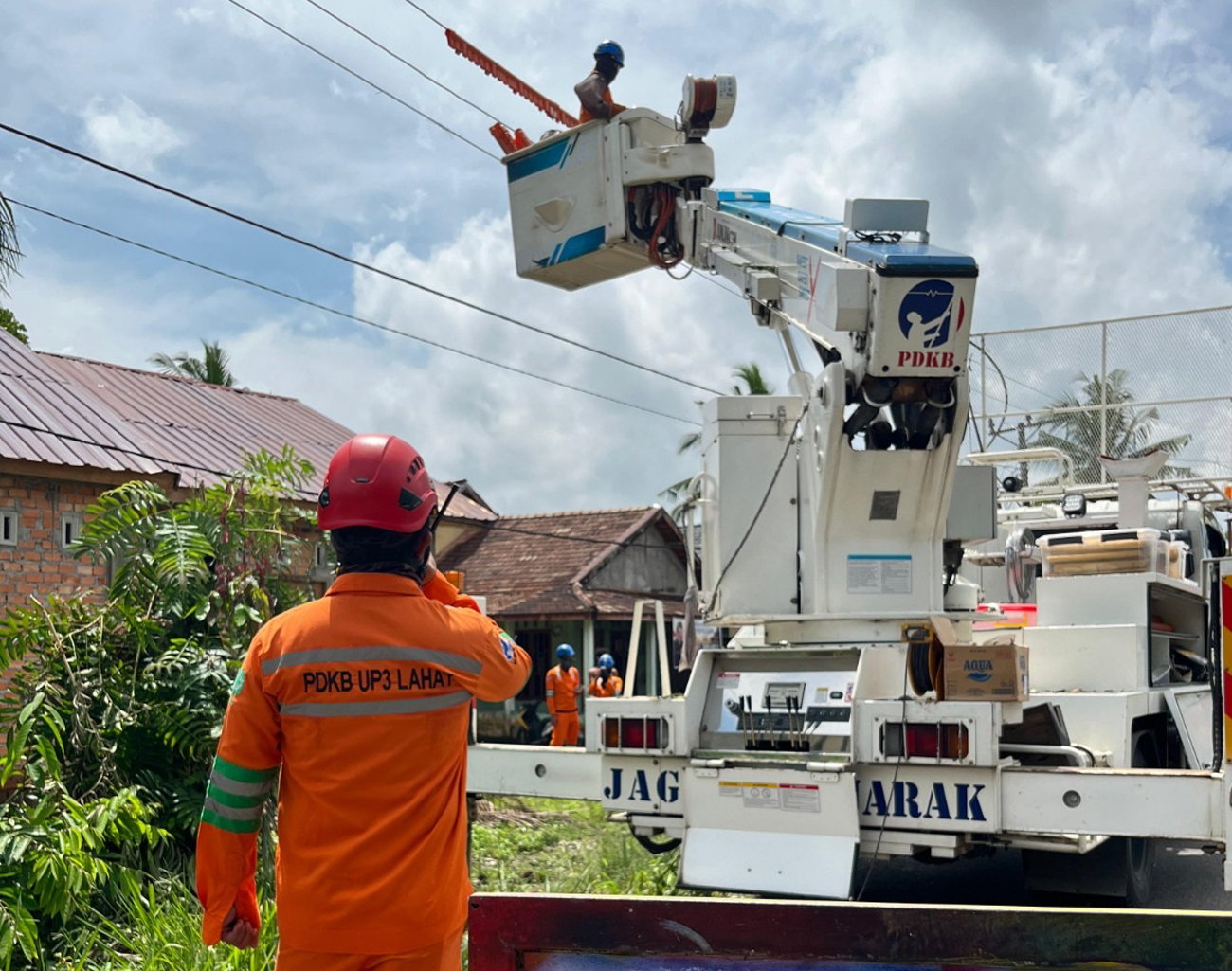 Tingkatkan Kehandalan Jaringan, PDKB PLN Lahat Lakukan Perbaikan Tanpa Padam