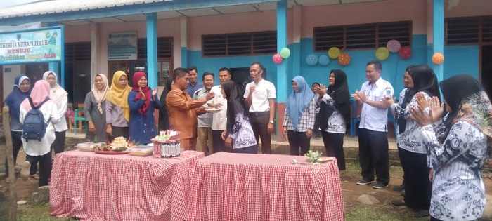 Kemeriahan Peringatan Hari Guru di SD Negeri 14 Kecamatan Merapi Timur