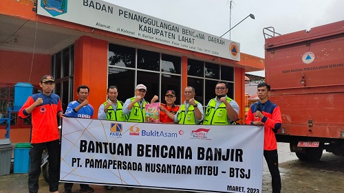 PT Pamapersada Nusantara dan BPBD Kabupaten Lahat Salurkan Bantuan Bencana Banjir 