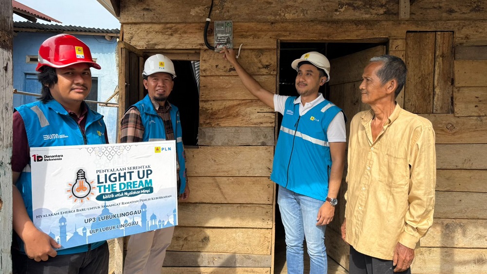 Berkah Ramadhan, PLN UP3 Lubuklinggau Berbagi Listrik Gratis untuk Warga Prasejahtera di Karya Bakti