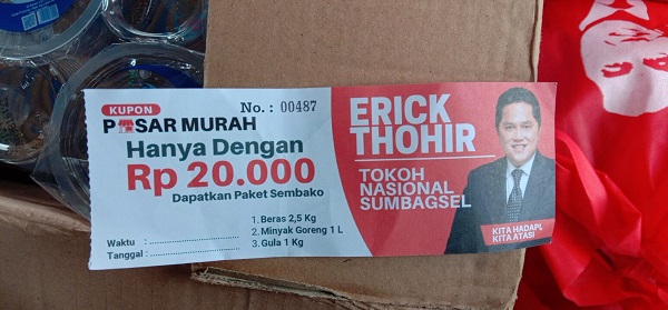 Foto Erick Thohir Bertebaran di Lokasi Pasar Murah