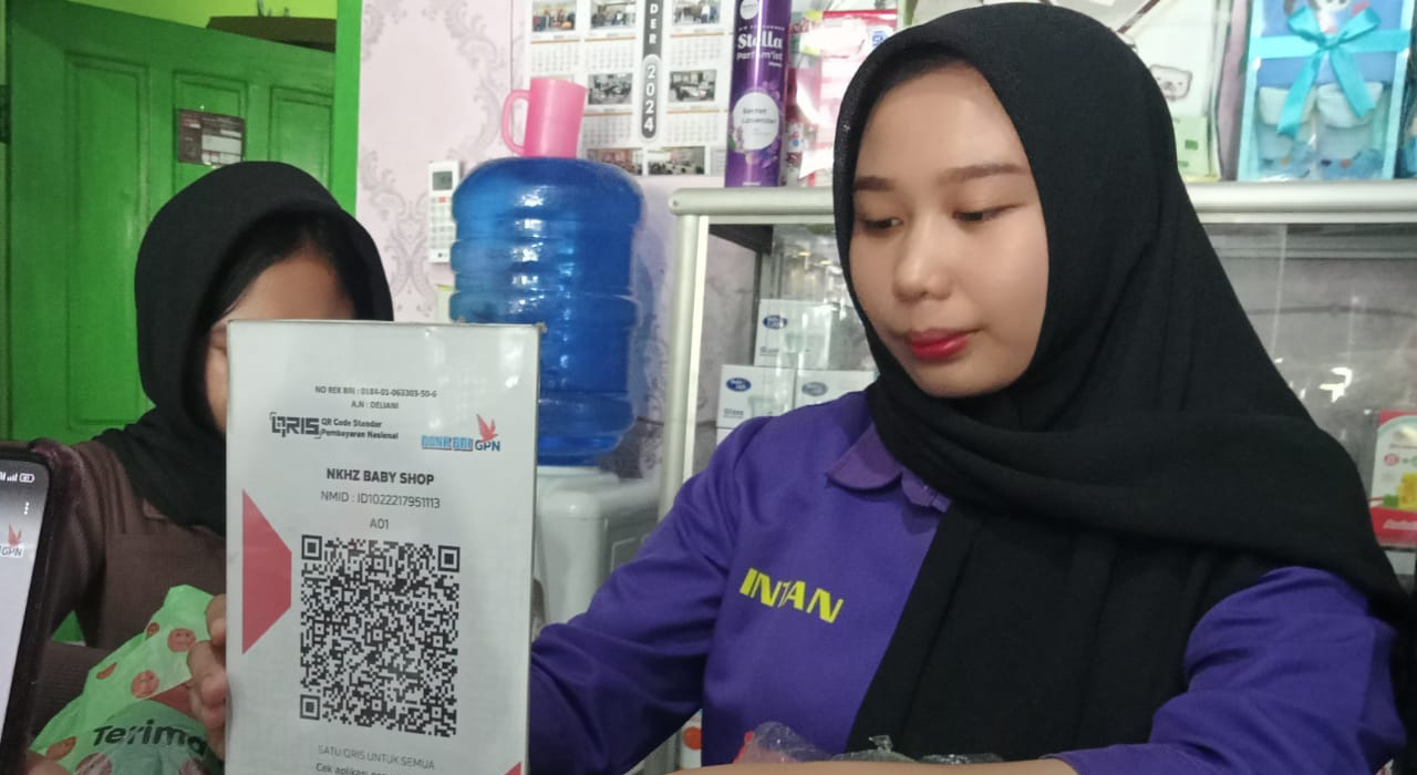 Belanja Praktis, Pakai QRIS, NKHZ Baby Shop Tumbuh Bersama QR Code BRI