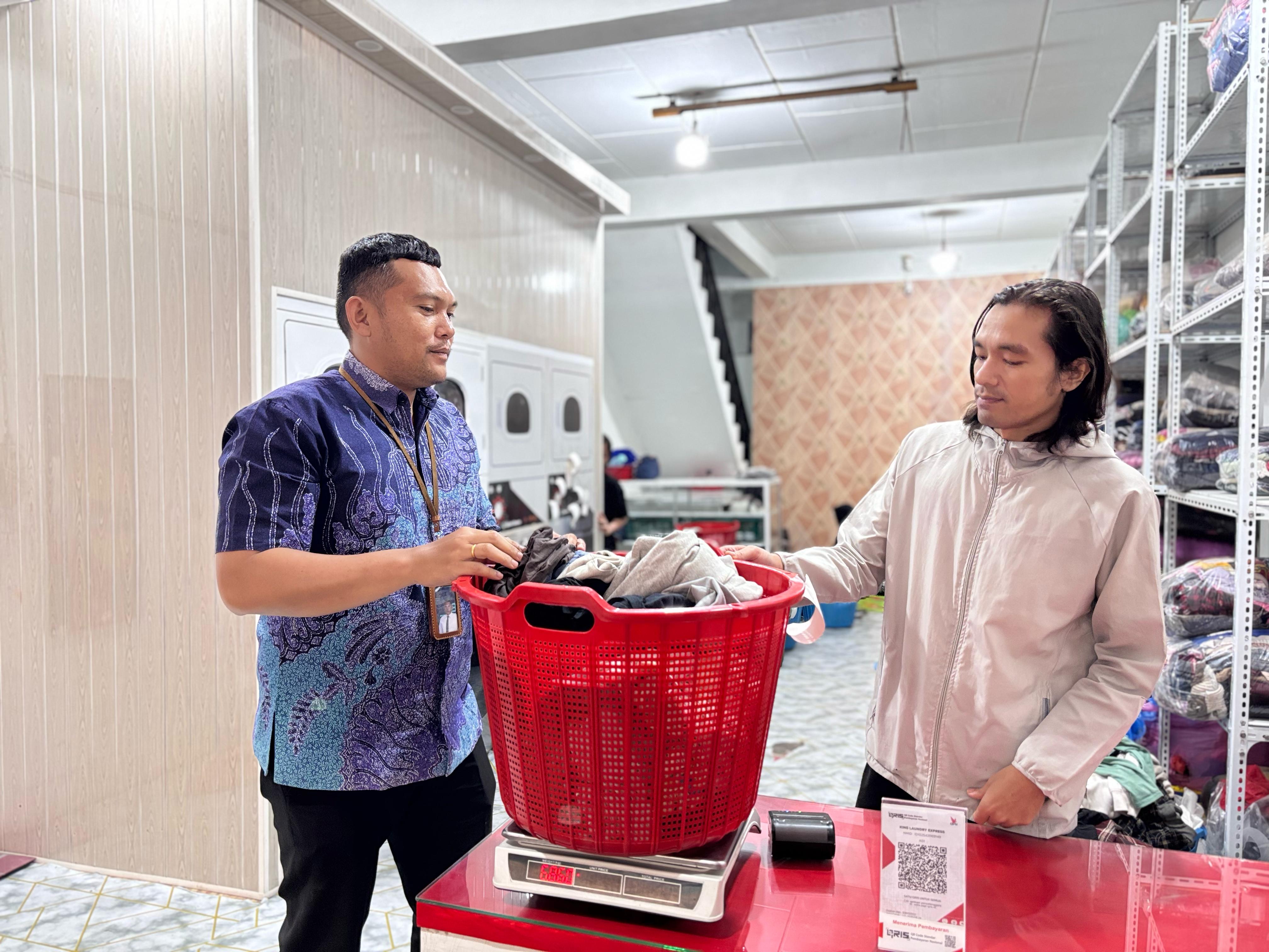 KUR BRI Dorong UMKM Kabanjahe Naik Kelas, dari Usaha Es Buah Menjadi Laundry Express