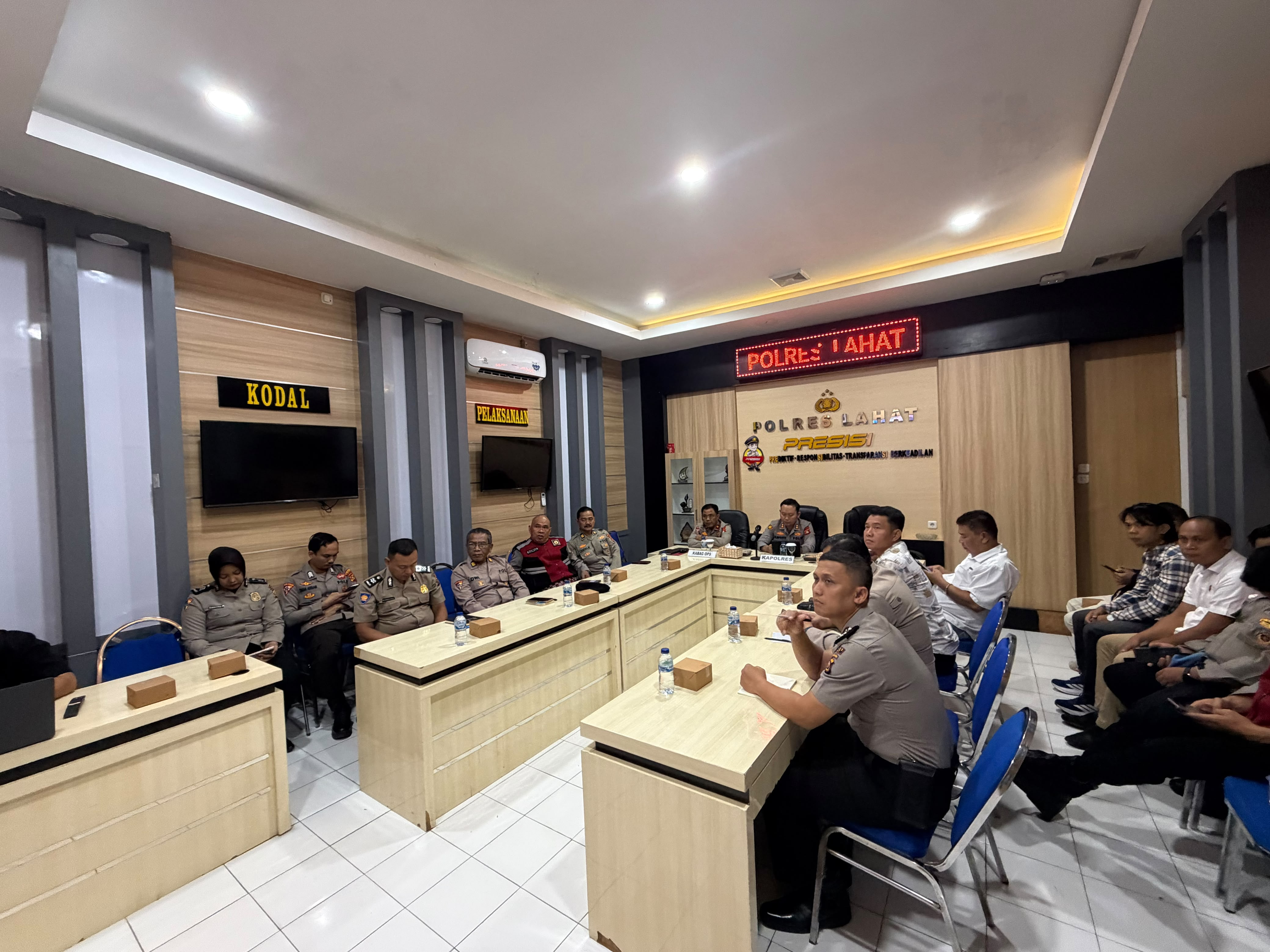 Kapolres Lahat Ikuti Latpra Ops Sikat Musi I Polda Sumsel Melalui Zoom