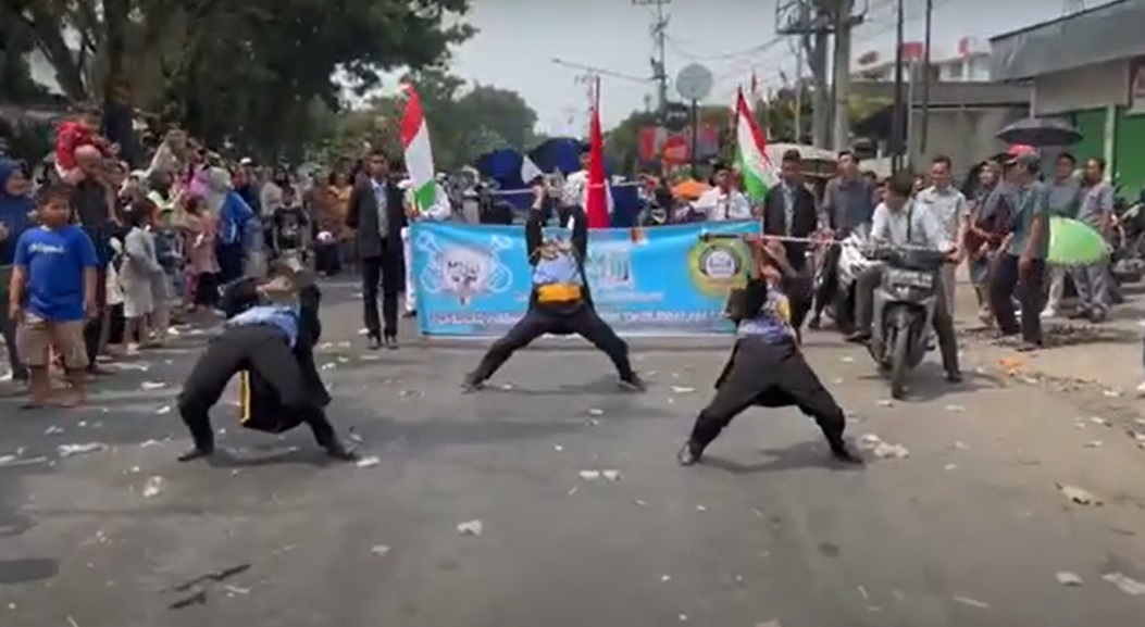 MTs Pondok Pesantren Darussalam Keban Senabing Lahat Pemenang 1 Lomba Drum Band 