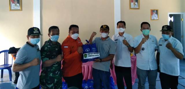 BPBD Sampaikan Bantuan Gubernur Sumsel kepada Warga Pumi Korban Banjir