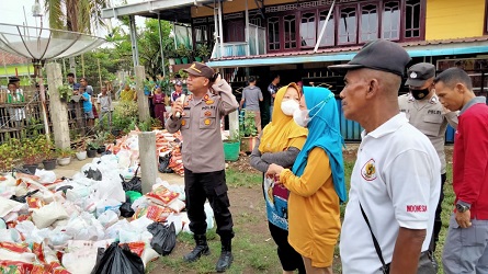 Bantuan Paket Sembako ke Warga Ulak Pandan dari PT ABG