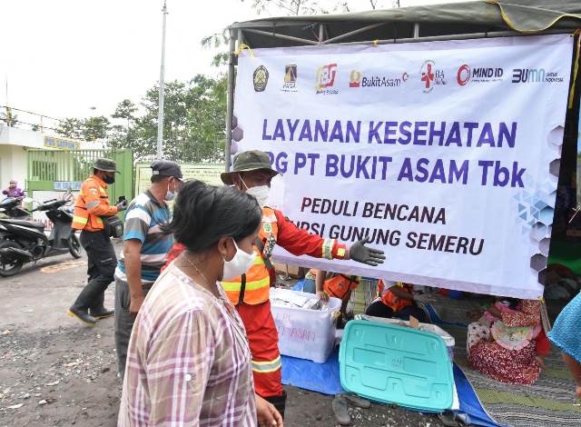 Tim ERG Bukit Asam Misi Kemanusiaan Semeru