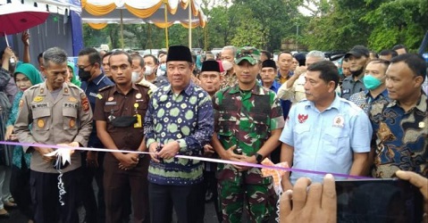 Bupati Lahat Cik Ujang Resmikan Bazar Pameran Pembangunan