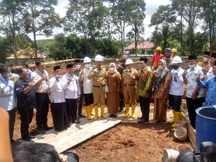 Cik Ujang Peletakan Batu Pertama Pembangunan Masjid Ar Rohman