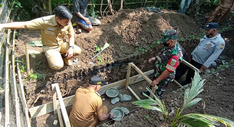 Peletakan Batu Pertama SPAL 75 Meter Desa Sukacinta