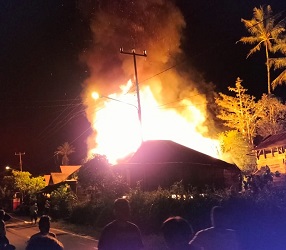 Dua Rumah Hangus Terbakar