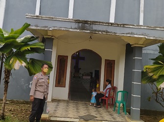 Polsek Kikim Timur Bantu Pengamanan di Gereja GPdI Marga Mulya