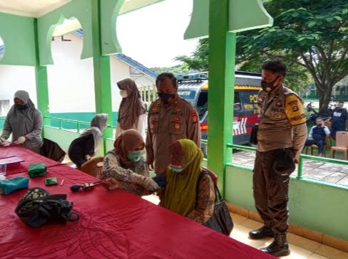 Vaksinasi Polres Lahat di Tanjung Payang Berhasil Suntik 256 Orang