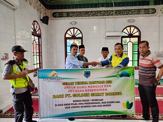 40 Marbot Masjid dan Guru Mengaji Terima Insentif PT Golden Great Borneo