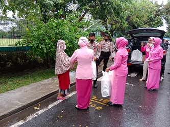 Sat Samapta dan Bag Ren Polres Lahat Bagi-bagi Takjil