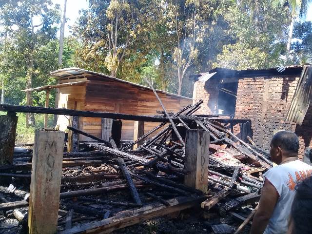 Rumah Sukarya di Paduraksa Terbakar