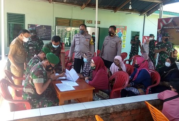 Koramil 405-02 Merapi Salurkan Bantuan BTPKLWN