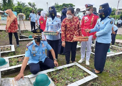 Lapas dan Bapas Lahat Tabur Bunga di TMP Puspa Bhakti Lahat