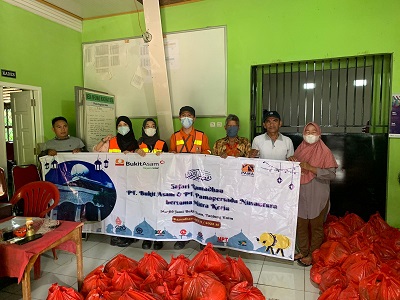 PT Pamapersada Nusantara Berbagi 380 Paket Sembako kepada Warga Sirah Pulau, Prabu Menang dan Desa Merapi