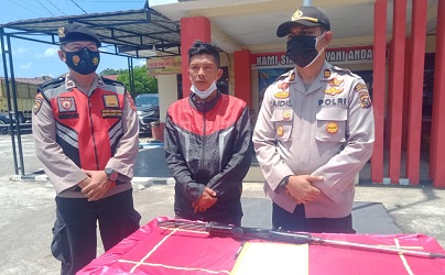 Warga Empat Lawang Serahkan Senpira ke Polisi