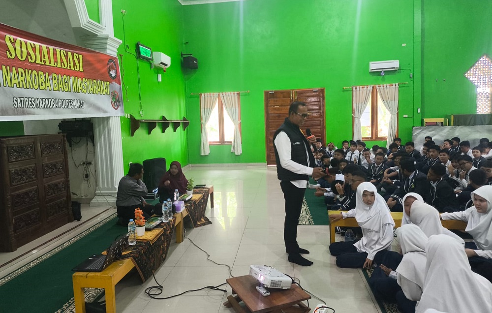 Satres Narkoba Polres Lahat Sosialisasi Bahaya Narkoba Bagi Masyarakat dan Pelajar di Kabupaten Lahat