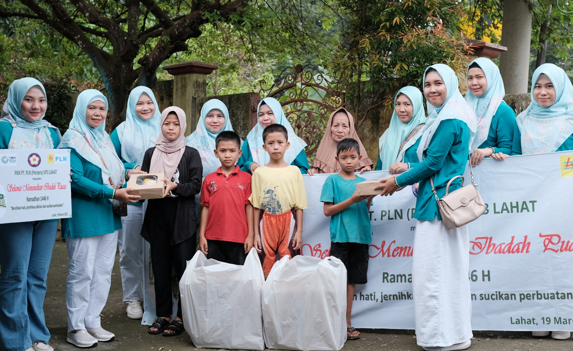 Ramadan Penuh Berkah: PLN UP3 Lahat dan PIKK Bagikan 241 Takjil