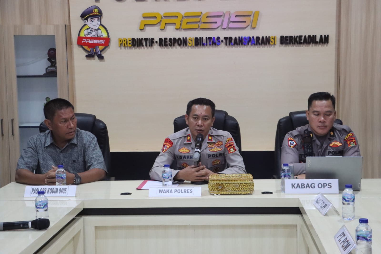 Rapat Koordinasi Rencana Pengamanan Aksi Unjuk Rasa Masyarakat Pertikal Kikim Timur