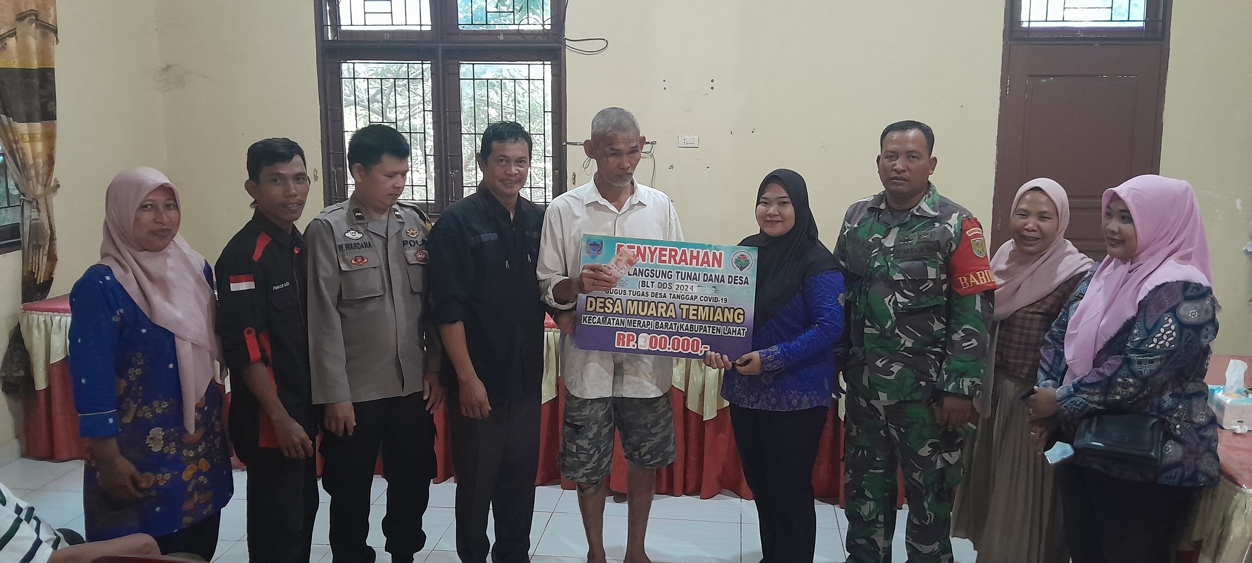 Pemdes Muara Temiang Salurkan Bantuan Ekstrim Tahap 2, Ini Pesan Camat Merapi barat