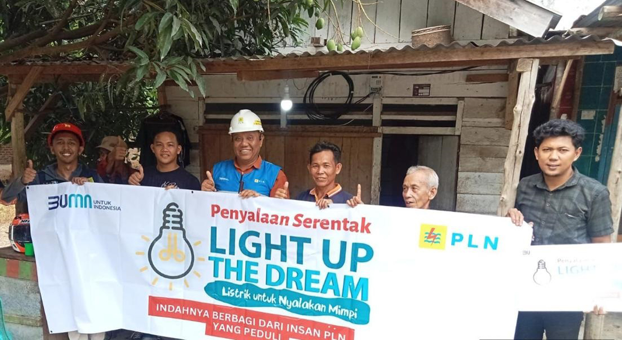 Berkah Hari Listrik Nasional ke-79, PLN UID S2JB Wujudkan Terang untuk 134 Keluarga Prasejahtera