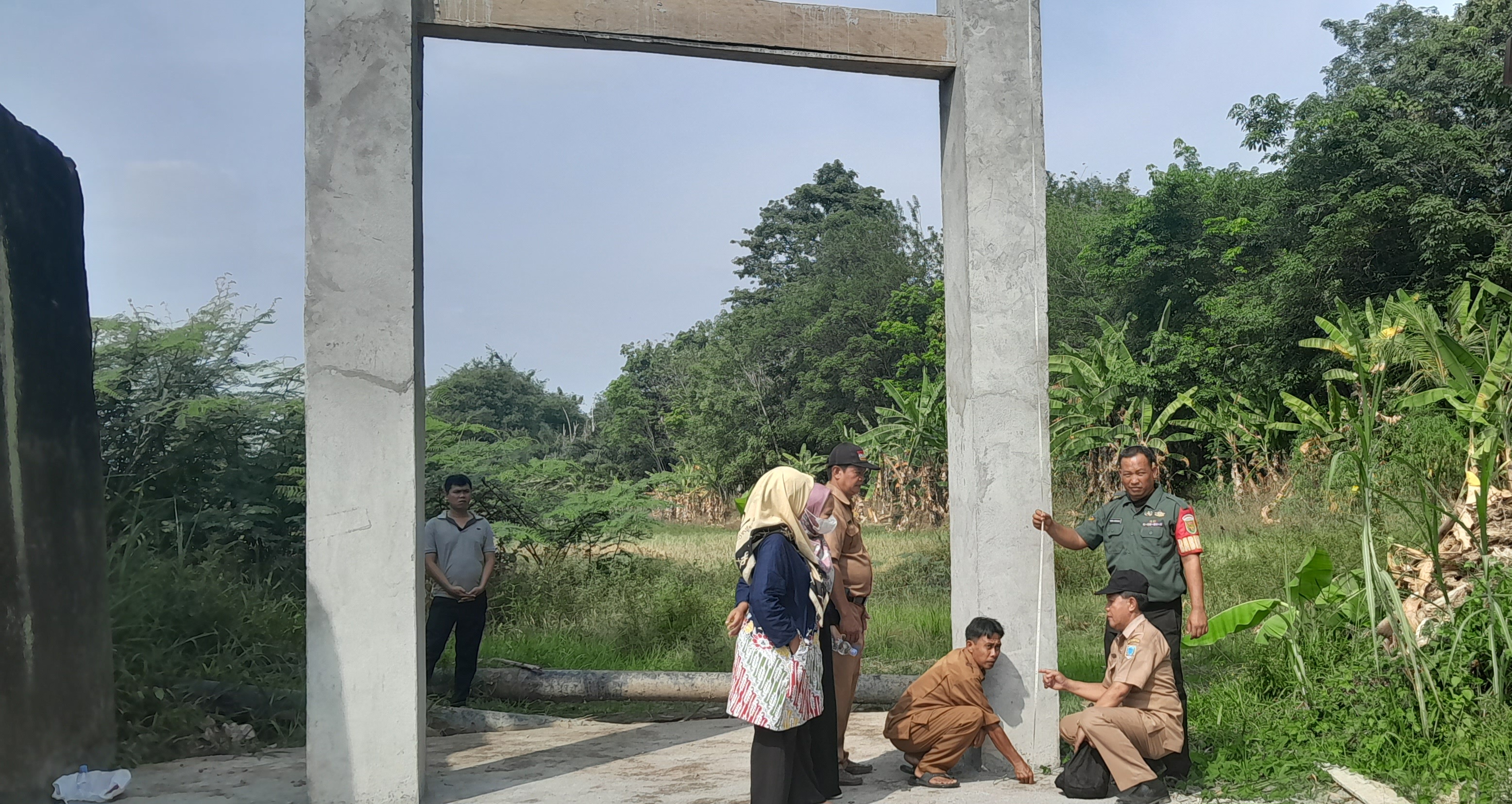 Hadir Di Desa Muara Temiang, Ini Yang Di Lakukan Tim Monev Kecamatan Merapi Barat