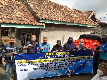 Dukung Sukseskan Vaksinasi, PT ABG Group Salurkan Paket Sembako di 4 Desa Kecamatan Merapi Barat