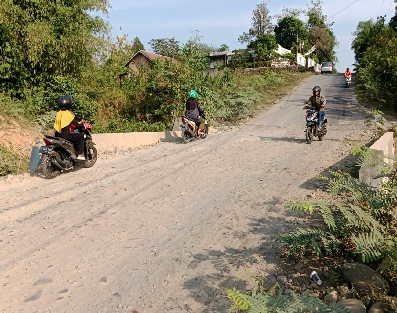 Pemborong Tinggalkan Gawean, Jalan Kabupaten Rusak di Tanjung Payang, Dampak Bencana Alam