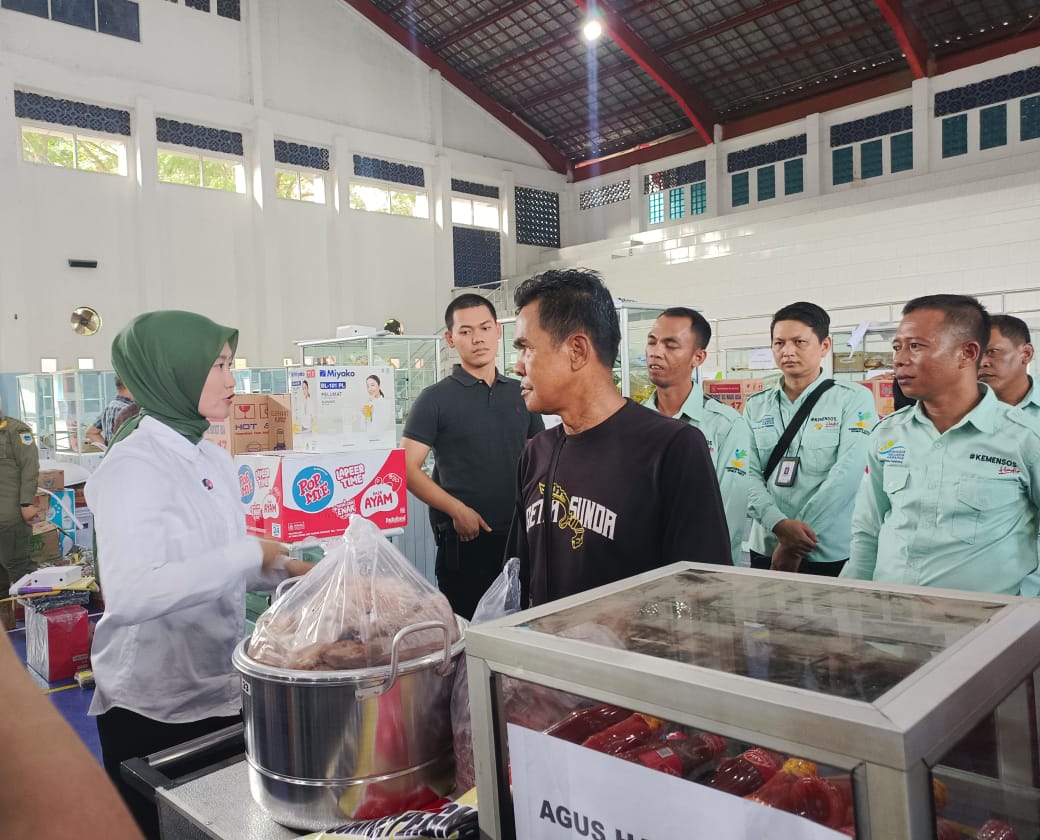 Wabup Widia Distribusi UPEK, Harap Dapat Memutar Modal dan Keluar dari Bantuan Pemerintah