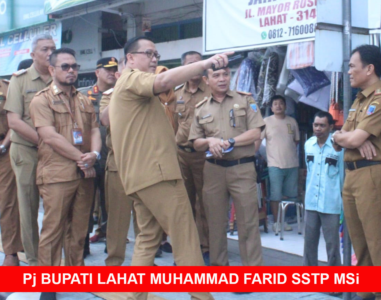 Pj Bupati Lahat Muhammad Farid Ajak Kepala OPD Tinjau Kondisi Pasar Kota Lahat, Pedagang Keluhkan Air Hujan
