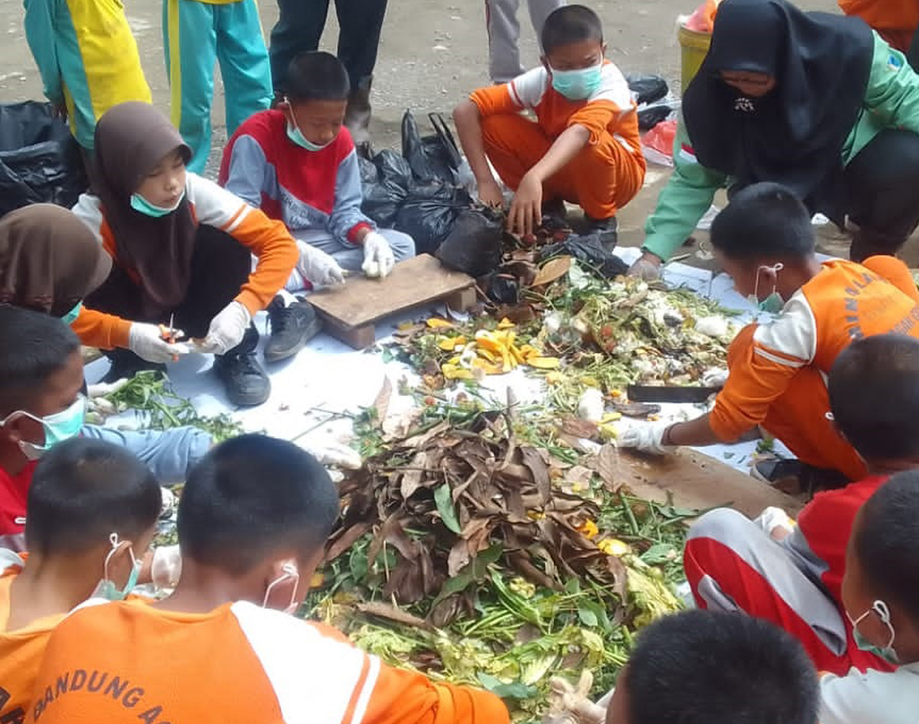 DLH Lahat Laksanakan Kegiatan Pemilahan Sampah Natal dan Tahun Baru, Ini Hasilnya