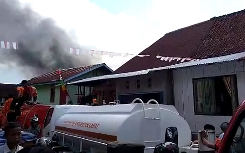 10 Rumah Terbakar di Talang Banten Lahat