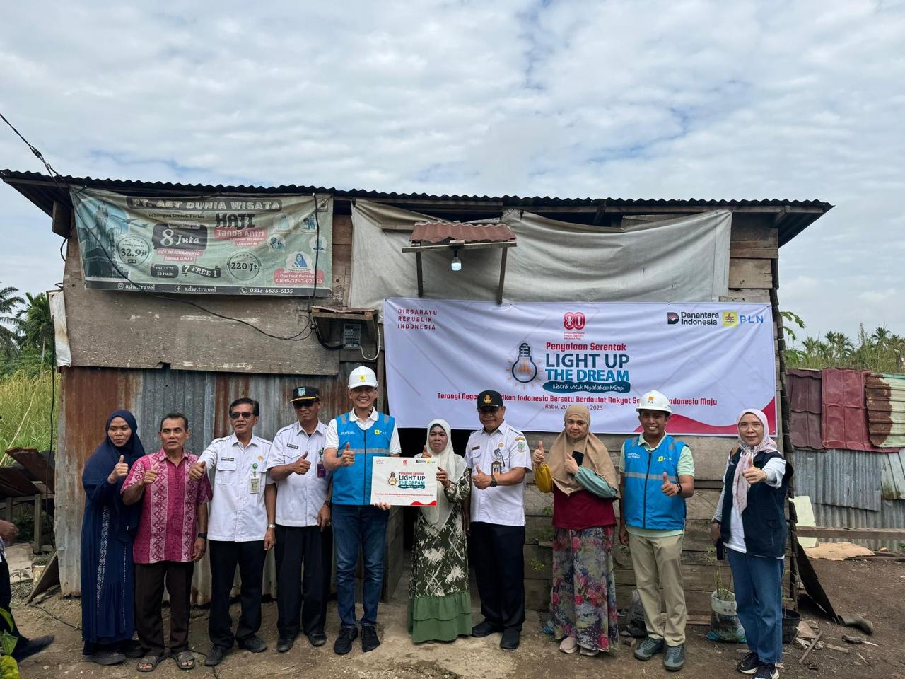 PLN UID S2JB Hadirkan Cahaya Baru Lewat Program Light Up The Dream pada Bulan Kemerdekaan