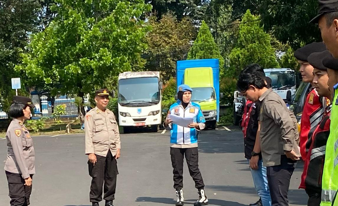 Polres Lahat Kawal Aksi Damai/Audensi dalam rangka Hari Buruh di Pemda Lahat