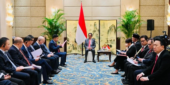 Tegaskan Komitmen Menjaga Investasi, Presiden RI Joko Widodo Bertemu Pengusaha Tiongkok