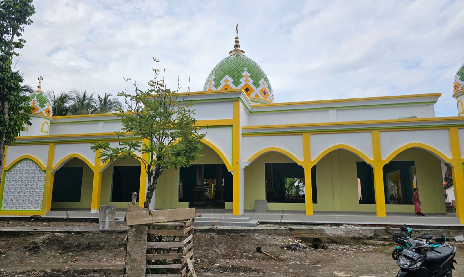 Salah Satu Masjid Megah Dengan Desain Minimalis di Kabupaten Lahat Siap Diresmikan 