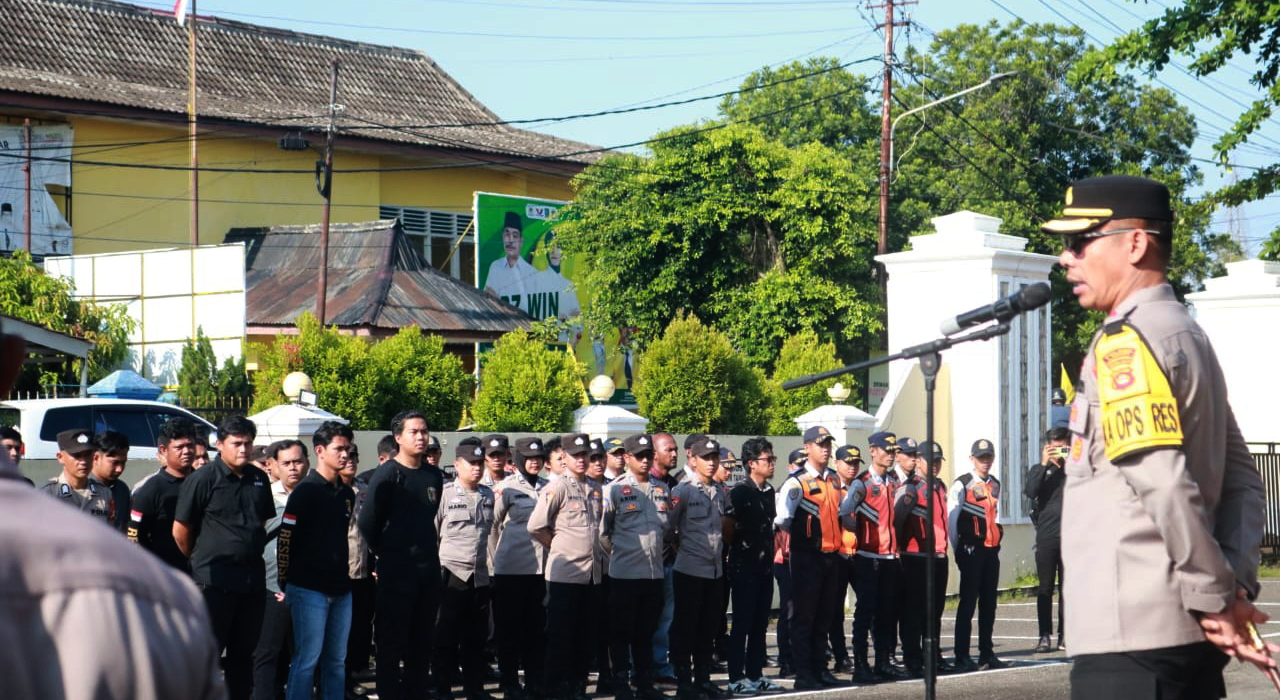 Persiapan Debat Publik Calon Bupati dan Wakil Bupati Lahat, Kapolres Lahat Pimpin Apel Pengamanan