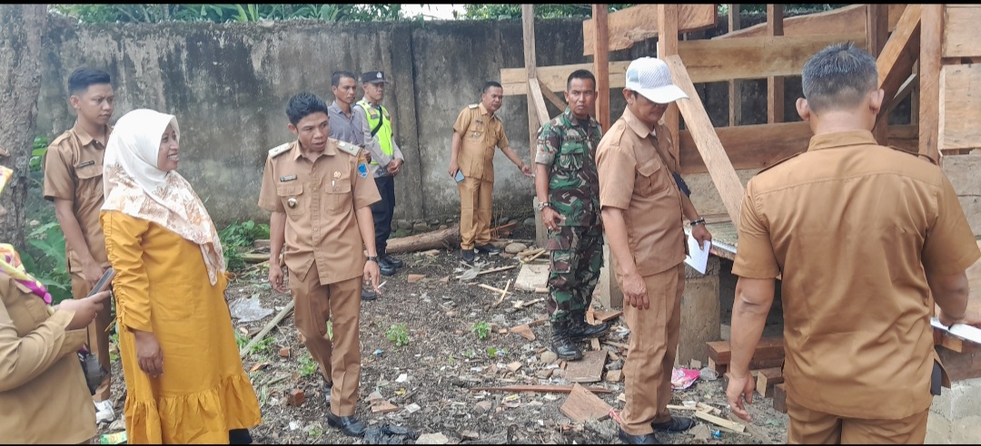 Camat Merapi barat Turun Langsung Monev Dana Desa di Desa Karang Endah, Simak Pesannya