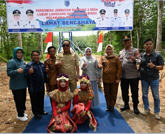 Bupati Lahat Resmikan Jembatan Gantung di Desa Lubuk Lungkang, ini yang Disampaikan