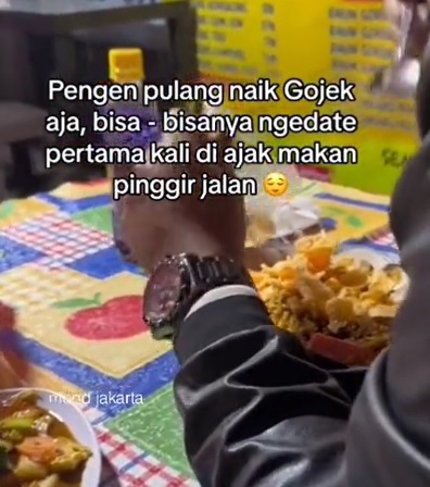 Cewek ini Viralkan Nasi Goreng Traktiran Cowoknya