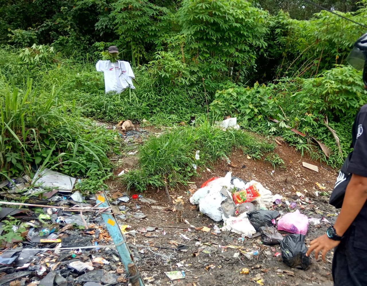 Ada Sosok Ini di Tempat Pembuangan Sampah Jalan Baru Desa Manggul Kecamatan Lahat