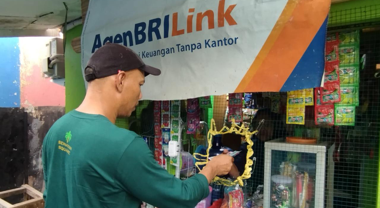 AgenBRILink di Tengah Kebun Kelapa Sawit Berhasil Dekatkan Layanan Perbankan dengan Masyarakat