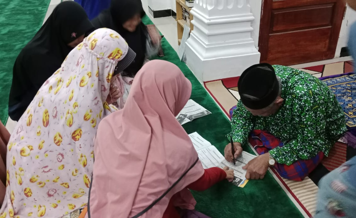 Hari Pertama Sholat Tarawih dan Witir, Siswa Berburu Imam Masjid, Minta Ini