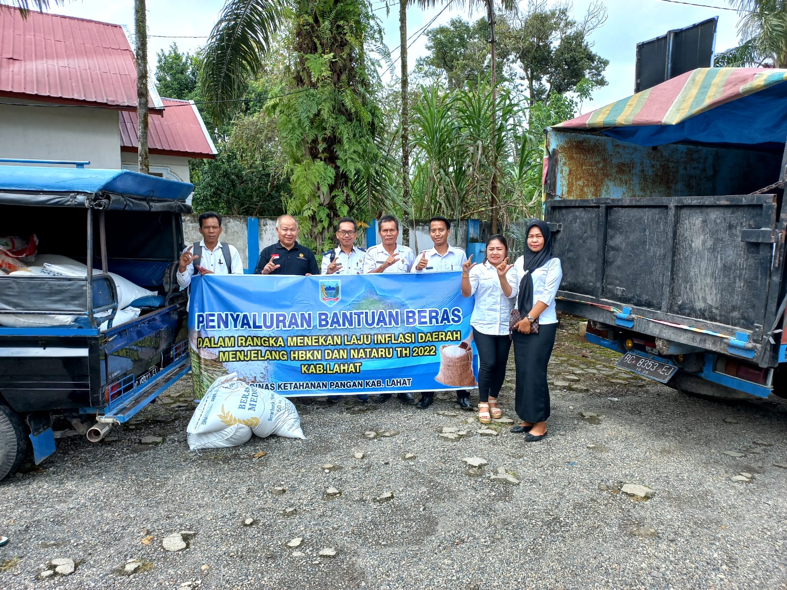 Desa Jagabaya Terima 1.200 Kg Beras Bantuan dari DKP Lahat